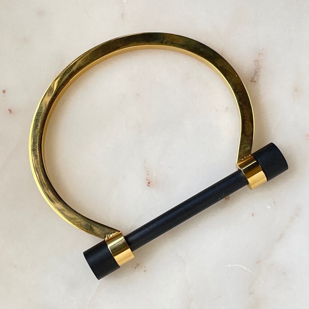 24k gold plated shackle.